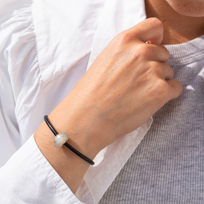 Pulsera de Cuero Piedra Lunar Gris
