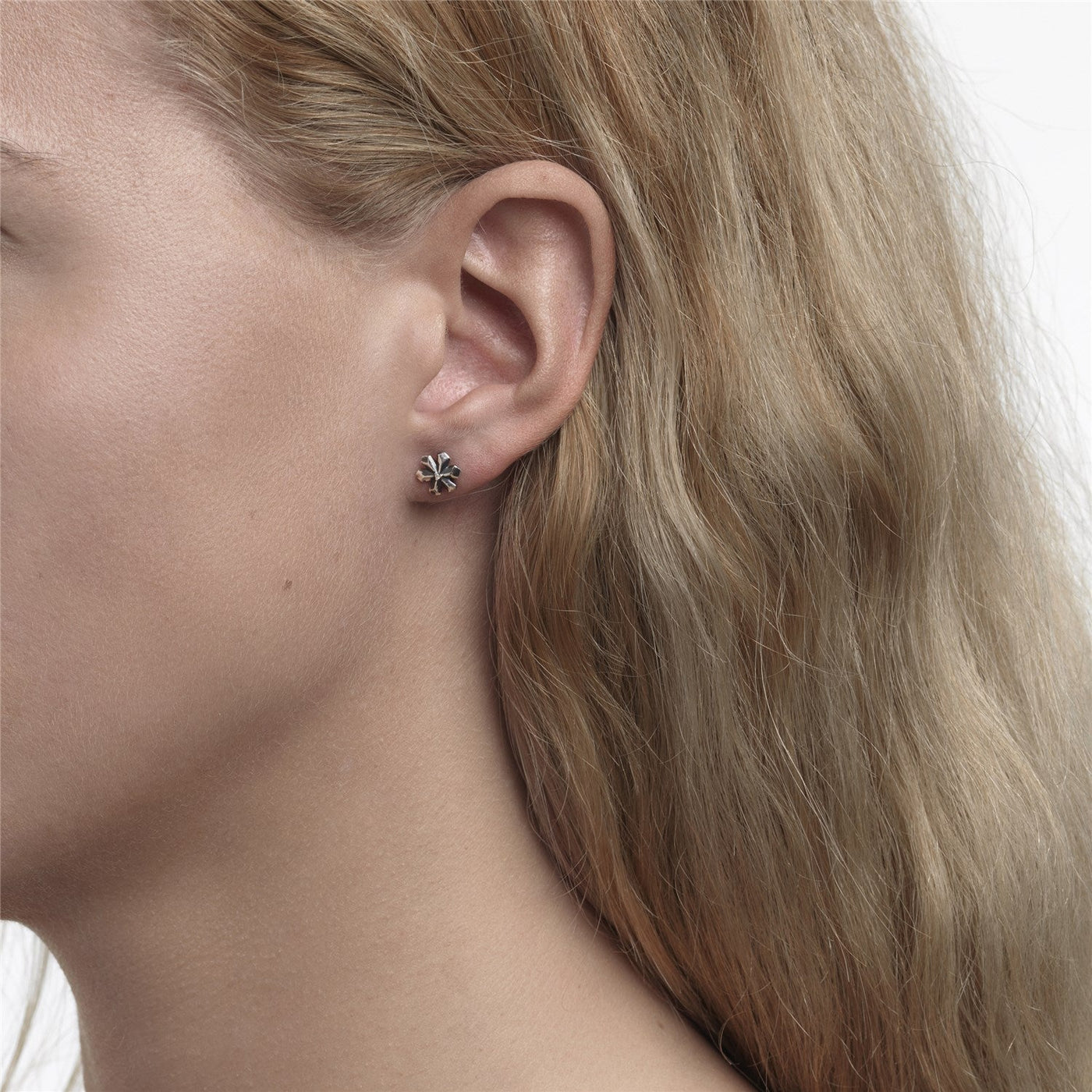 Pendientes Botón Hilera de Estrellas